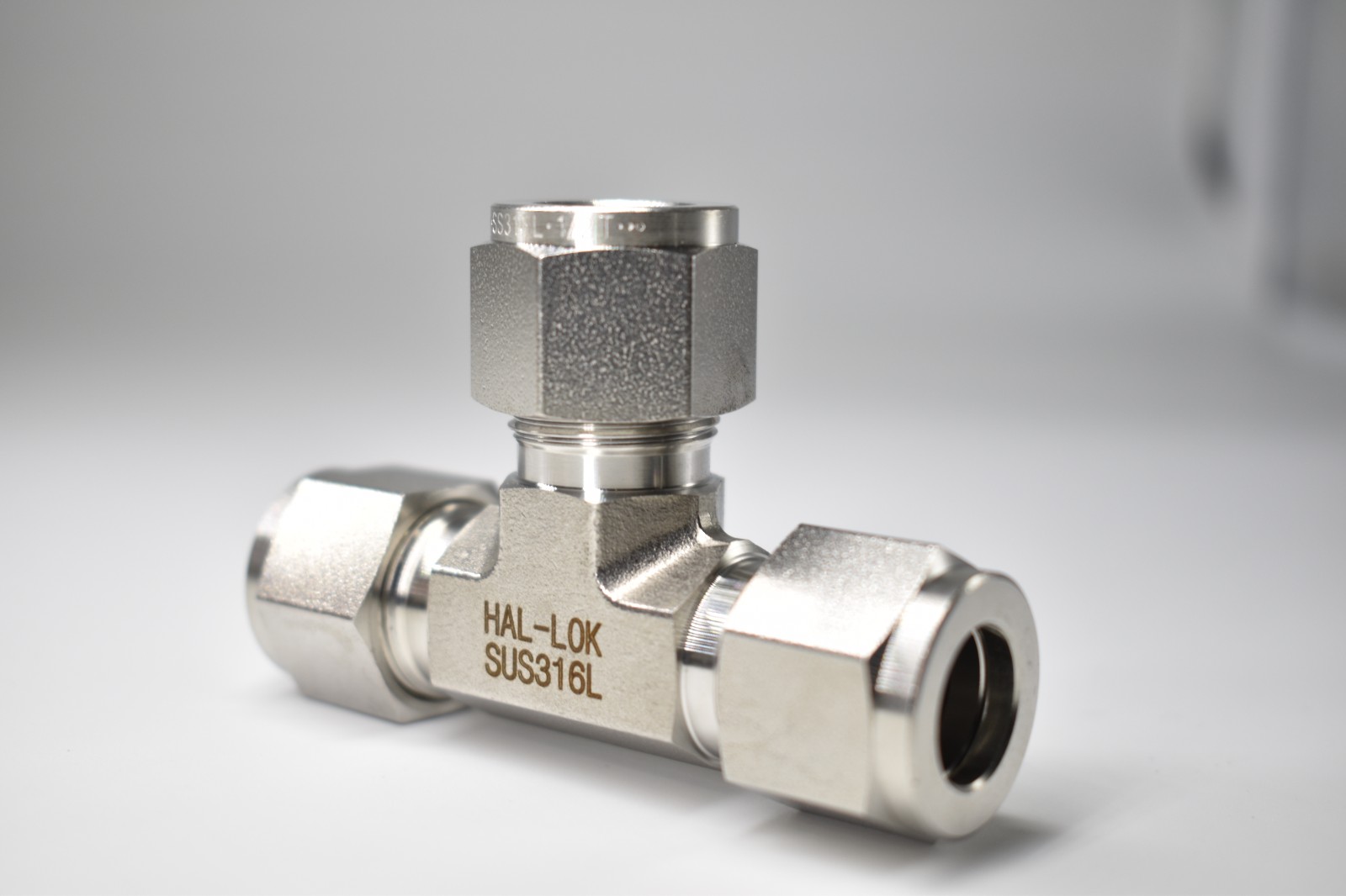 不锈钢卡套接头在管道系统中的核心作用解析